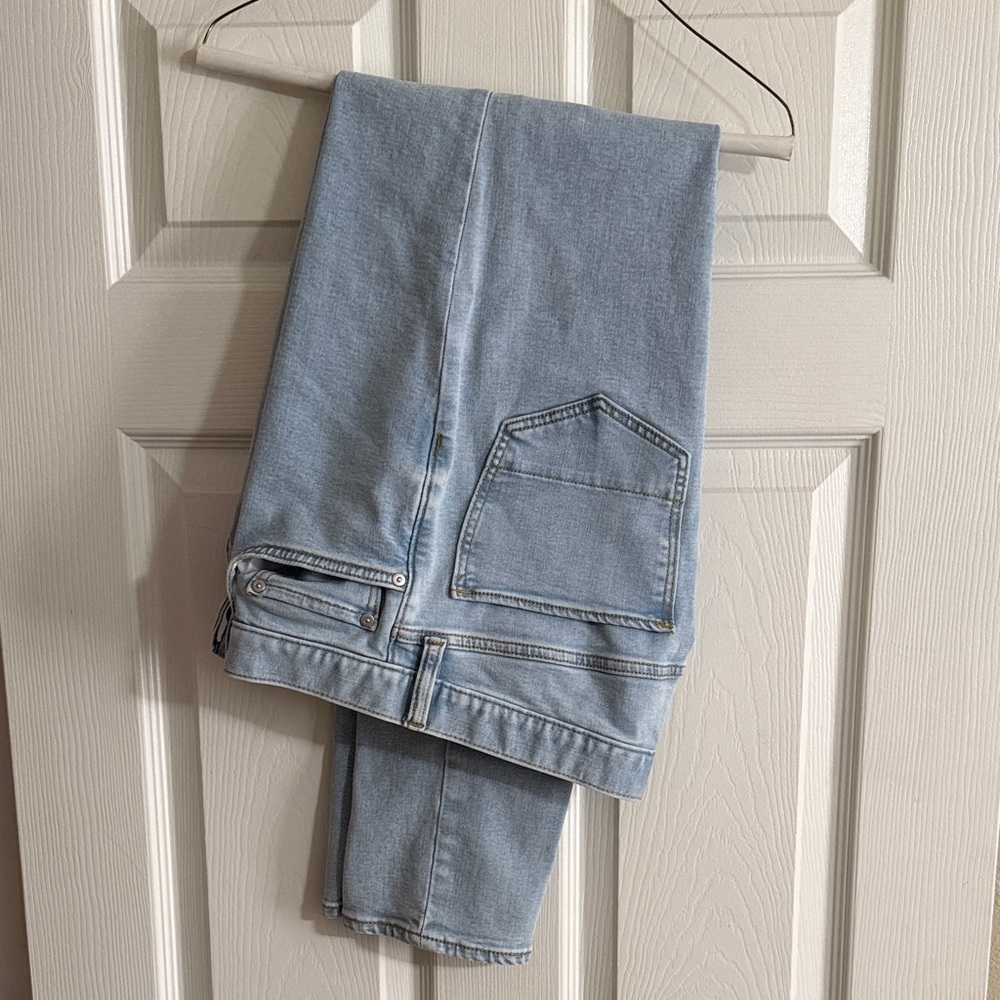 Banana Republic Light Blue Travel Jeans 34x34